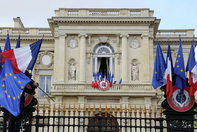 Fransa'da yeni hükümette iki Ermeni bakan